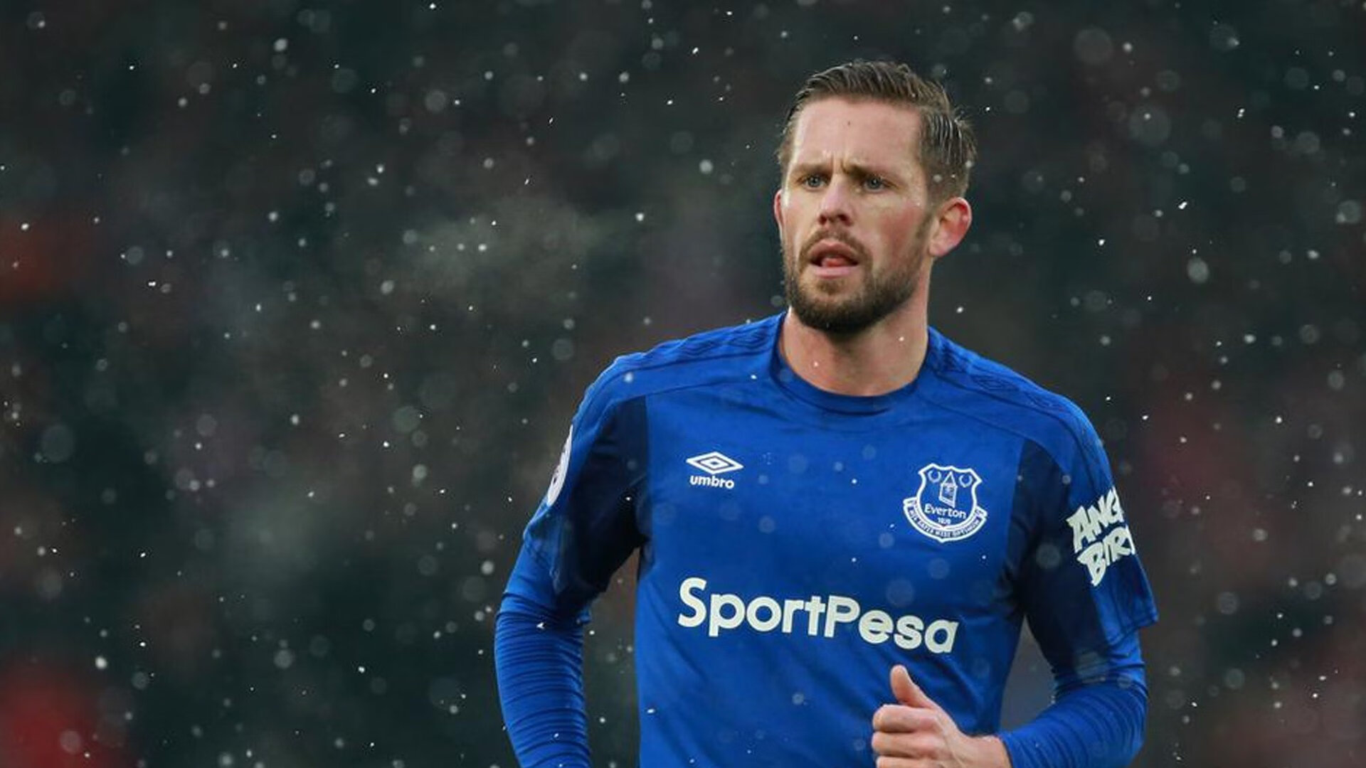 詹姆斯稳定输出湖人赢下焦点战,湖人詹姆斯打什么位置